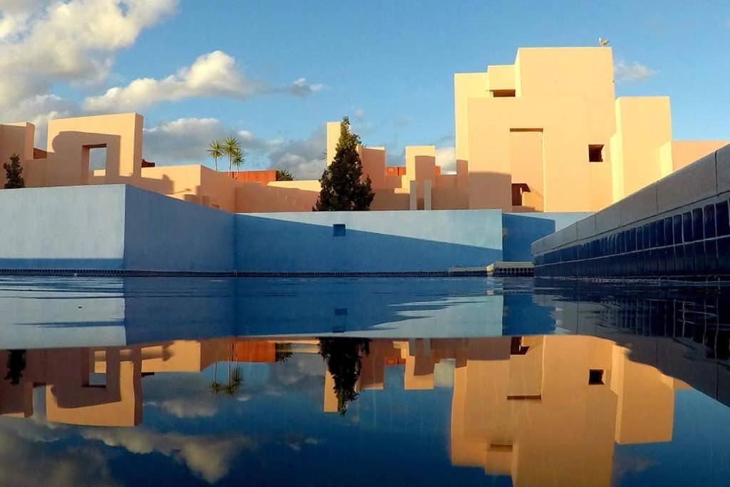 La Muralla Roja Калпе Екстериор снимка
